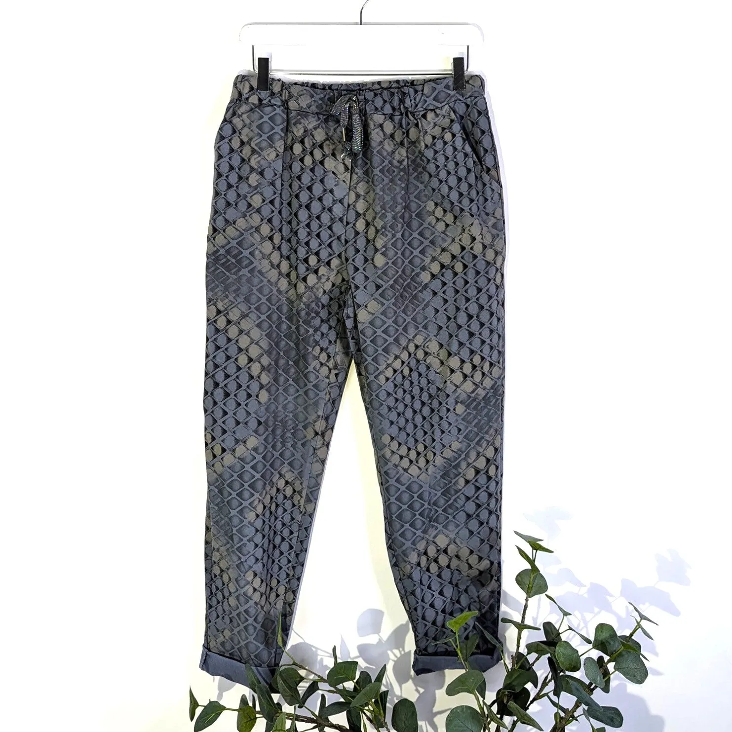 Distorted scale print super stretch trousers (M-L)