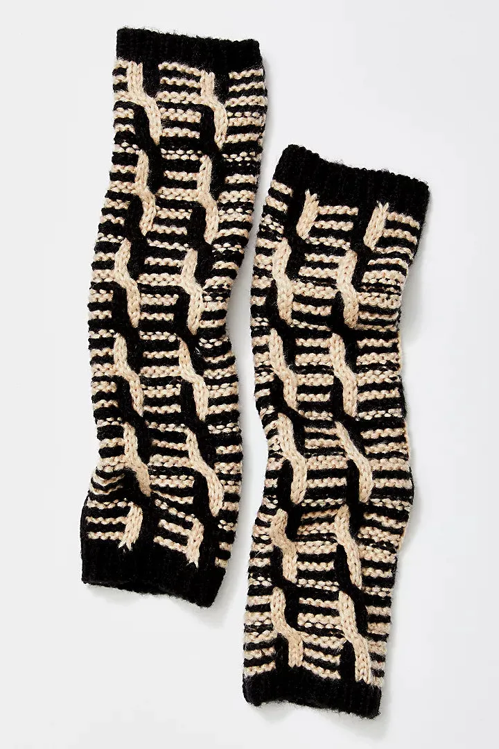 Mariella Cable Knit Arm Warmers - Black/Tan