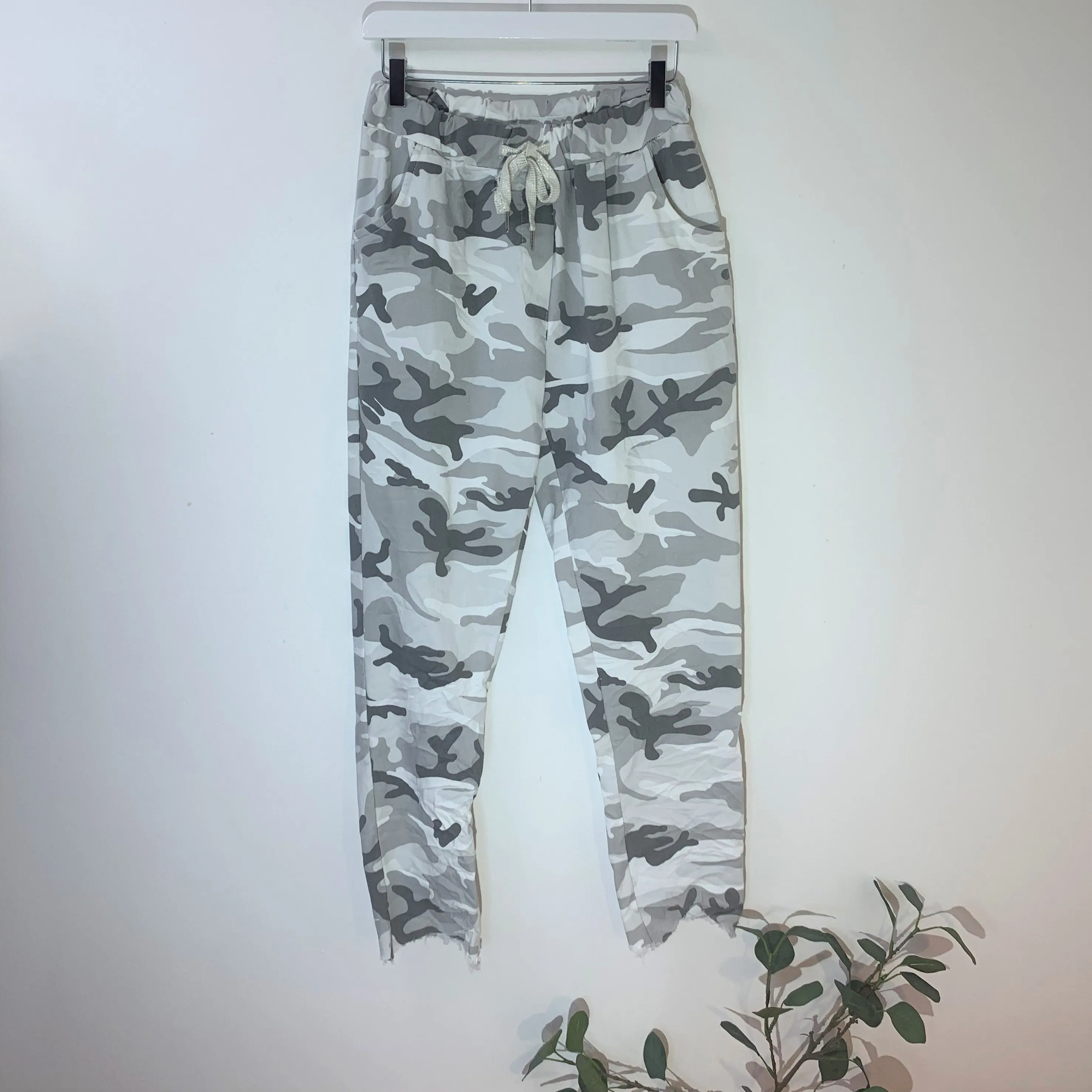 Super stretch camo trousers with raw edge hem