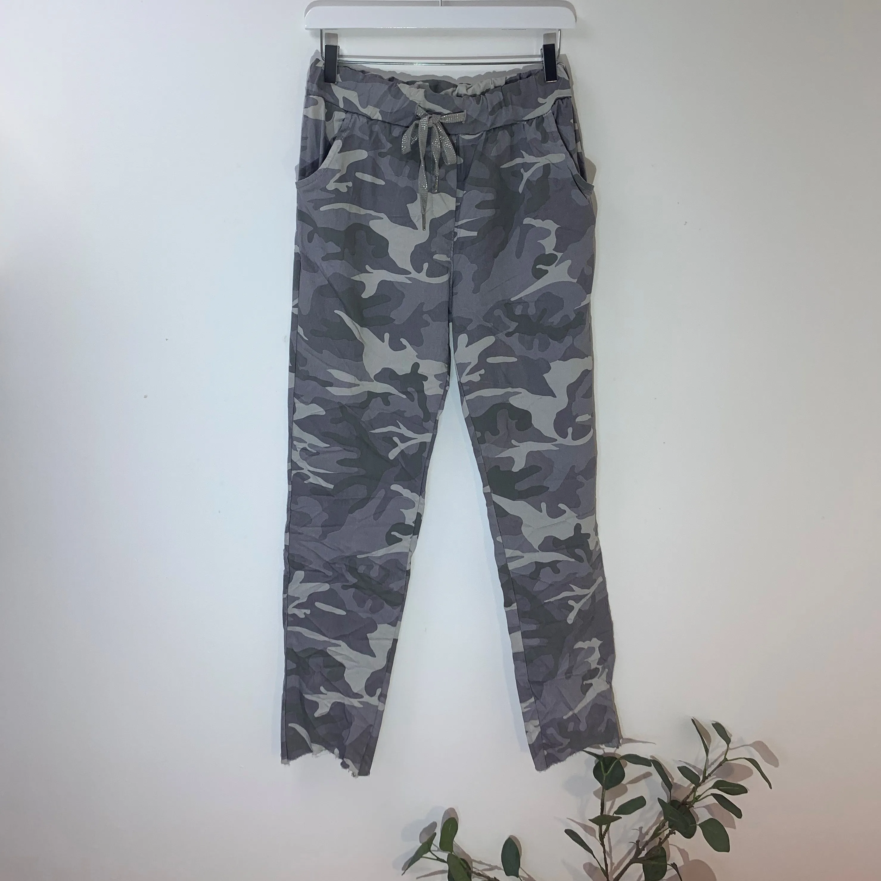 Super stretch camo trousers with raw edge hem